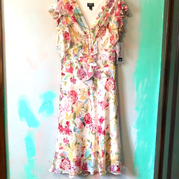 Beautiful flowy flower pattern dress - Picture 1 of 8